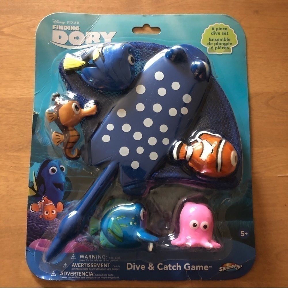 Disney Finding Dory Dive & Catch Game Swim Pool Bath Tool NEW Nemo Fish